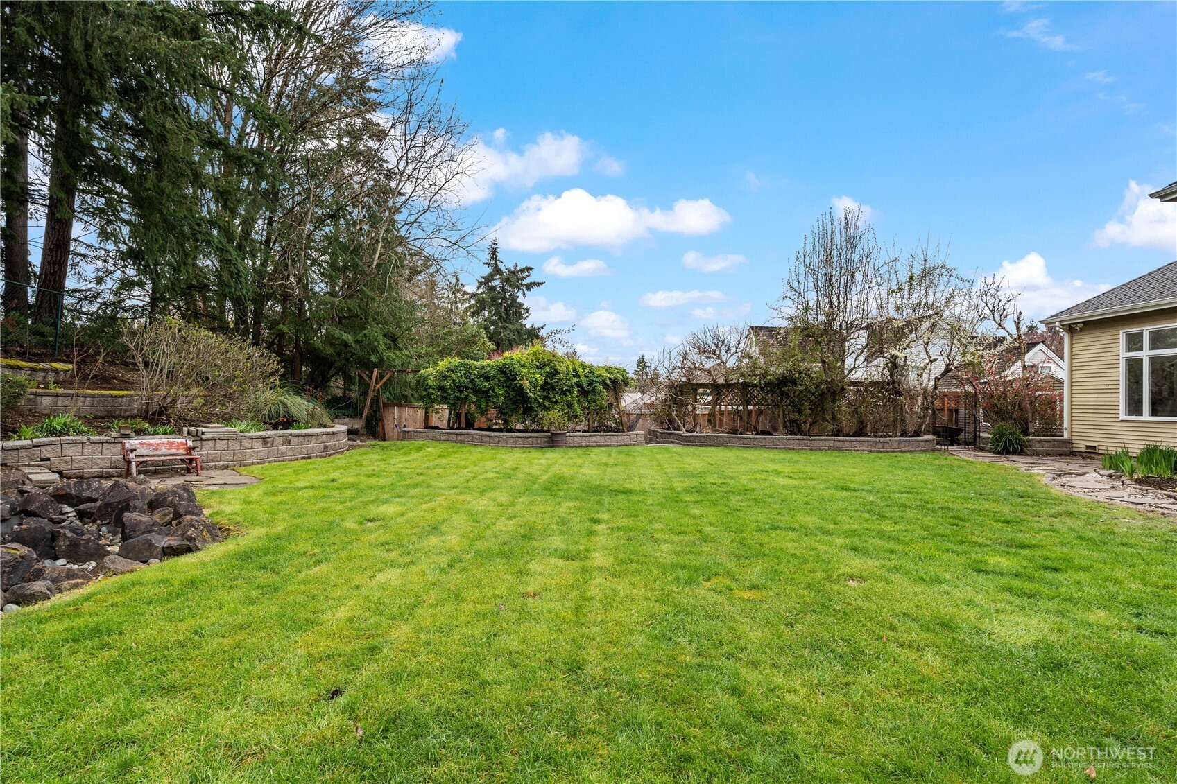 14021 Southeast 64th Street Bellevue, WA 98006 - Photo 35 of 40