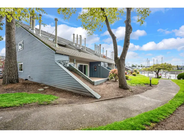 $299,000 | 198 North Hayden Bay Drive, Portland, OR 97217