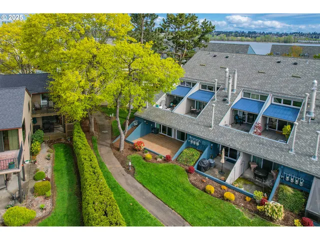 $299,000 | 198 North Hayden Bay Drive, Portland, OR 97217