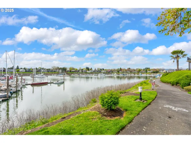 $299,000 | 198 North Hayden Bay Drive, Portland, OR 97217