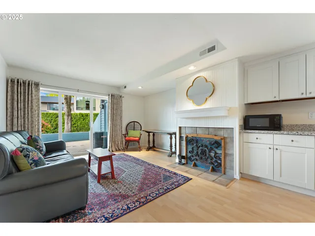 $299,000 | 198 North Hayden Bay Drive, Portland, OR 97217