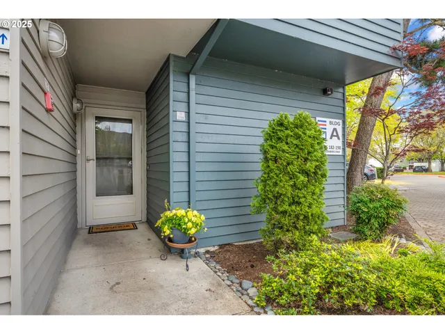 $299,000 | 198 North Hayden Bay Drive, Portland, OR 97217