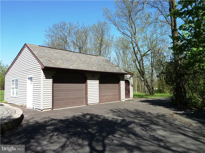 1824 Rickerts Road Perkasie, PA 18944 - Photo 2 of 22 Garage