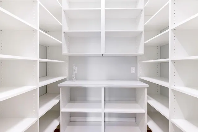 $2,279,017 | 3941 White Oak Lane, Chanhassen, MN 55331