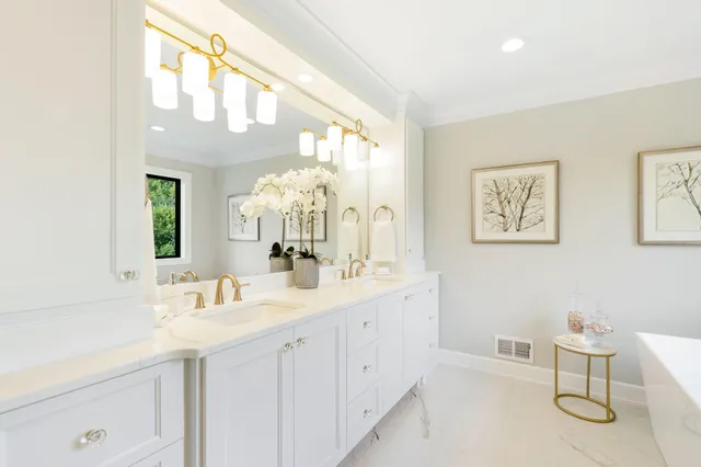 $2,279,017 | 3941 White Oak Lane, Chanhassen, MN 55331