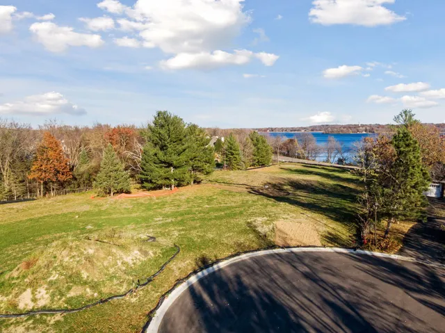 $2,279,017 | 3941 White Oak Lane, Chanhassen, MN 55331