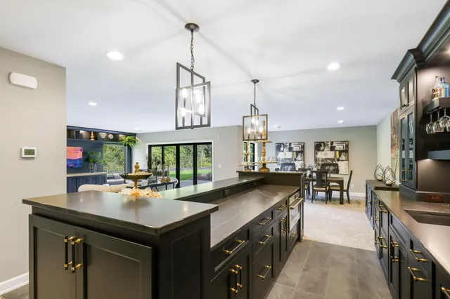 $2,279,017 | 3941 White Oak Lane, Chanhassen, MN 55331