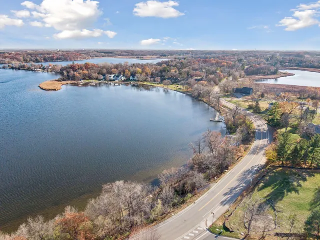 $2,279,017 | 3941 White Oak Lane, Chanhassen, MN 55331