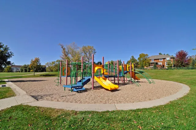 $2,279,017 | 3941 White Oak Lane, Chanhassen, MN 55331