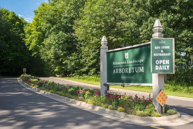 $2,279,017 | 3941 White Oak Lane, Chanhassen, MN 55331