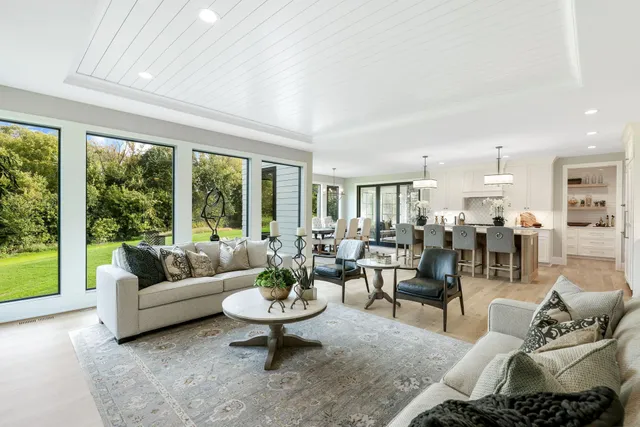 $2,279,017 | 3941 White Oak Lane, Chanhassen, MN 55331