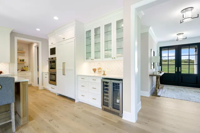 $2,279,017 | 3941 White Oak Lane, Chanhassen, MN 55331