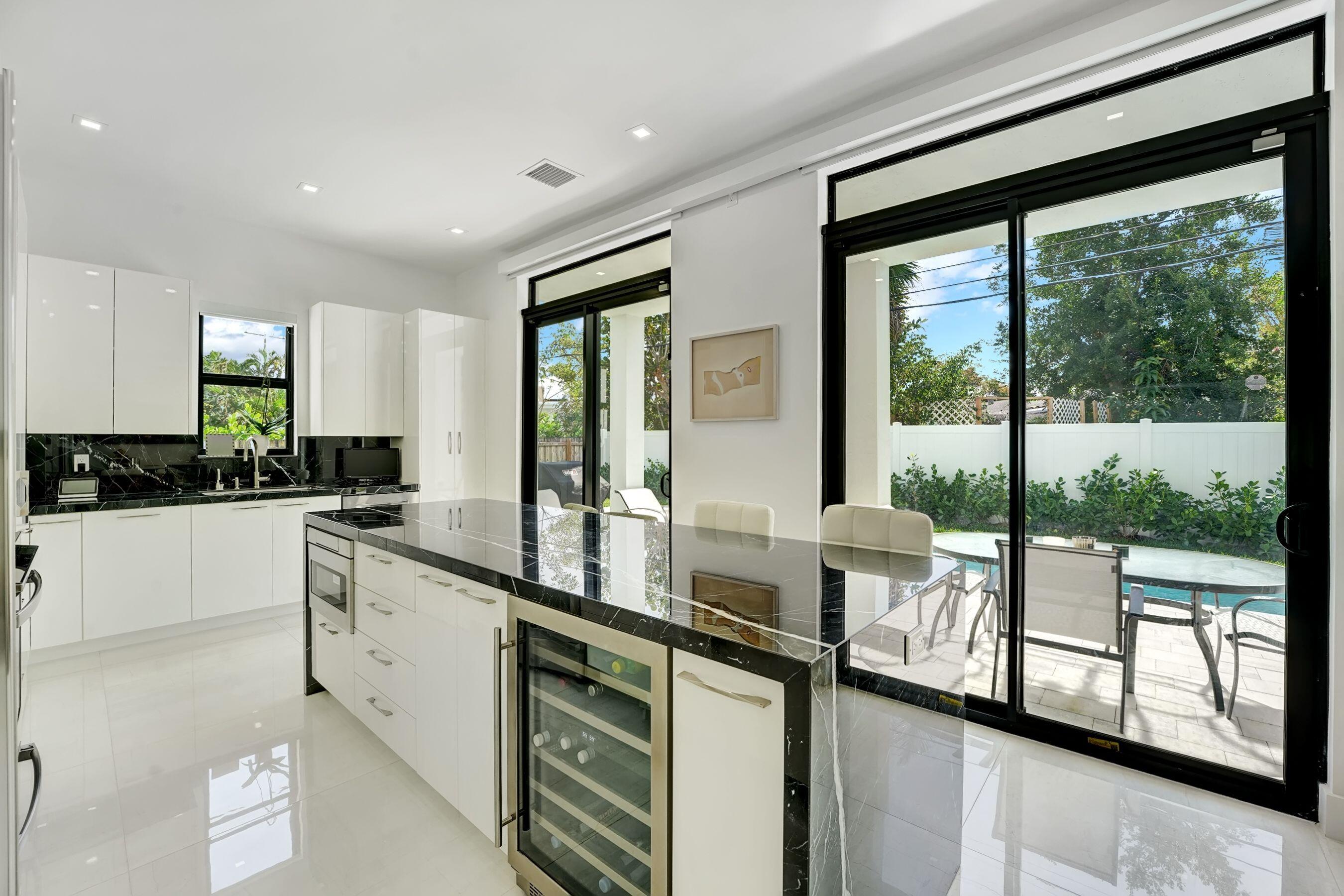 354 Putnam Ranch Road West Palm Beach, FL 33405 - Photo 8 of 28 Kitchen