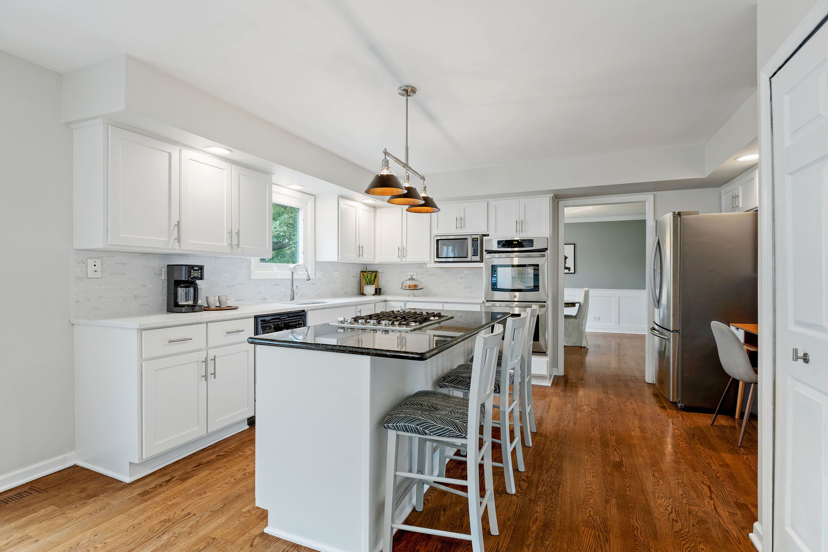 910 Lehigh Circle Naperville, IL 60565 - Photo 11 of 36