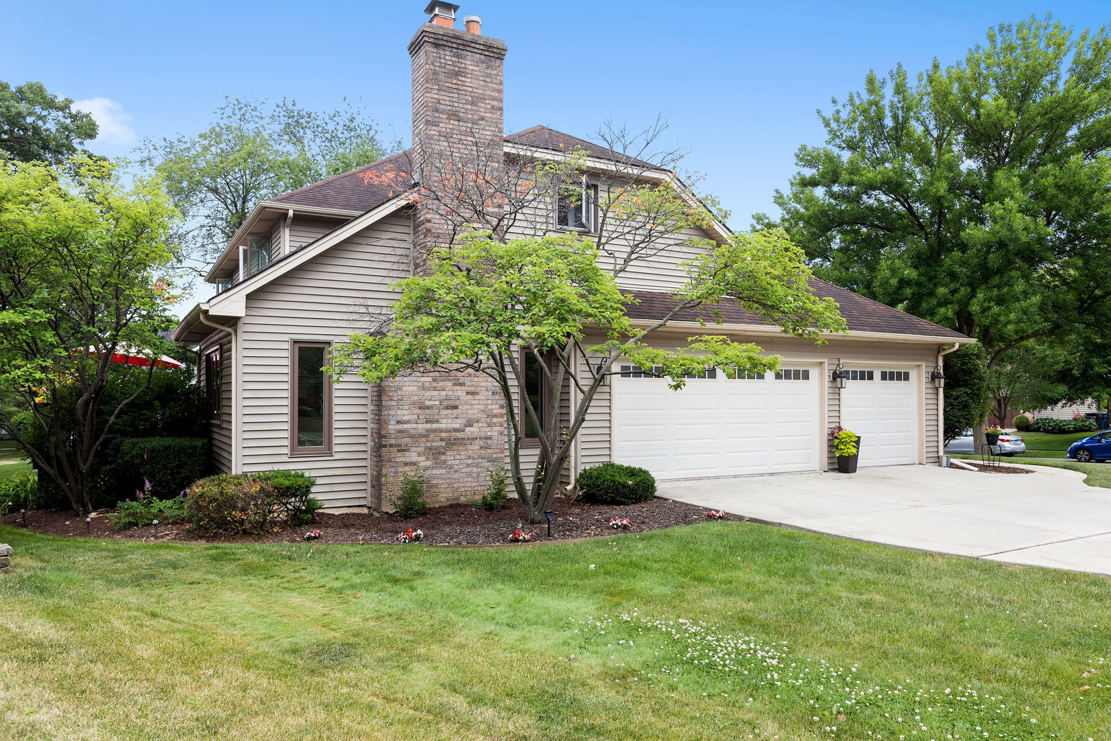 910 Lehigh Circle Naperville, IL 60565 - Photo 3 of 36