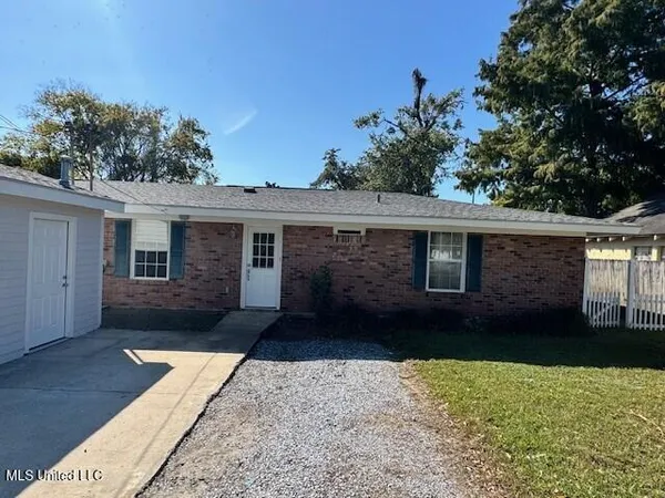 $1,300 | 312 Ulman Avenue, Unit B, Bay St. Louis, MS 39520