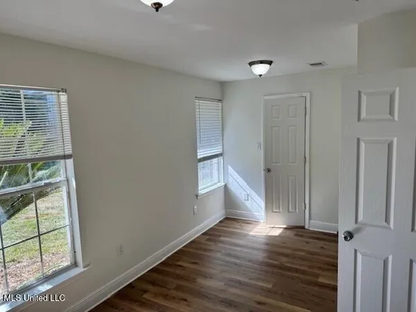 $1,300 | 312 Ulman Avenue, Unit B, Bay St. Louis, MS 39520