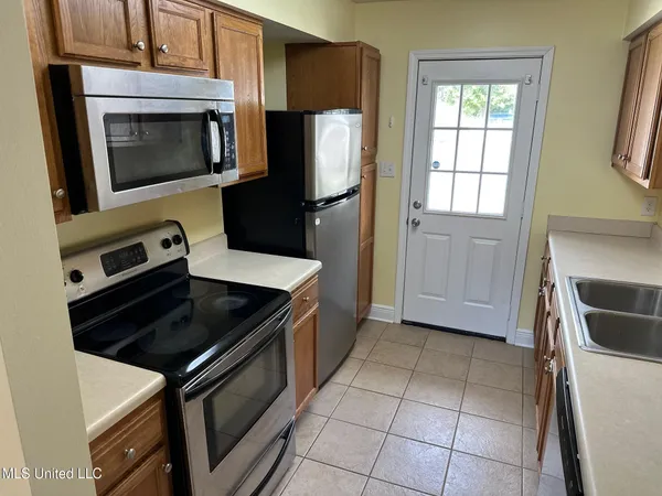 $1,300 | 312 Ulman Avenue, Unit B, Bay St. Louis, MS 39520