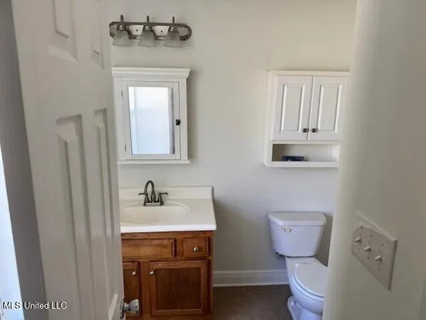 $1,300 | 312 Ulman Avenue, Unit B, Bay St. Louis, MS 39520