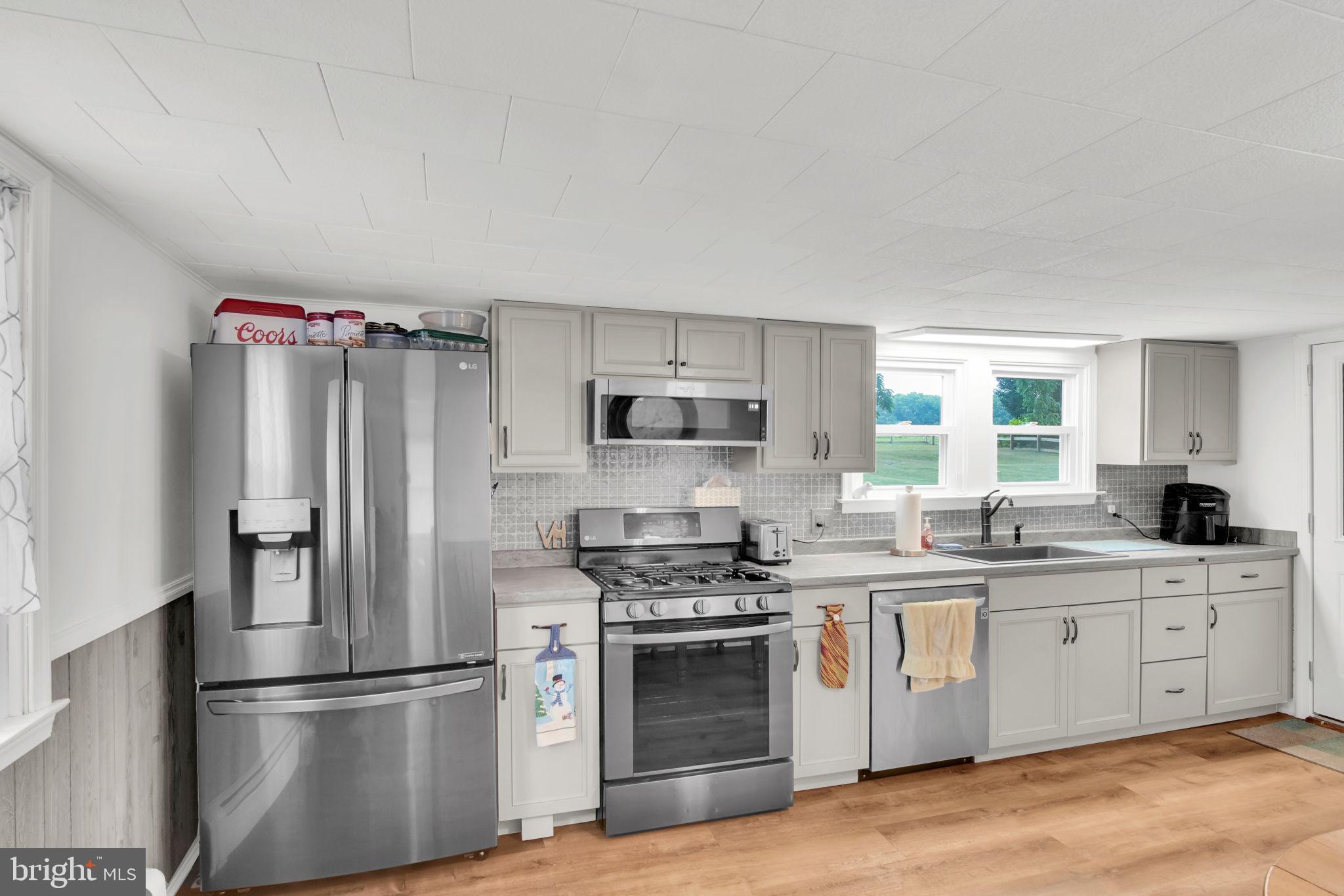 2040 Grandview Road Hanover, PA 17331 - Photo 7 of 25 Gallery Image 7