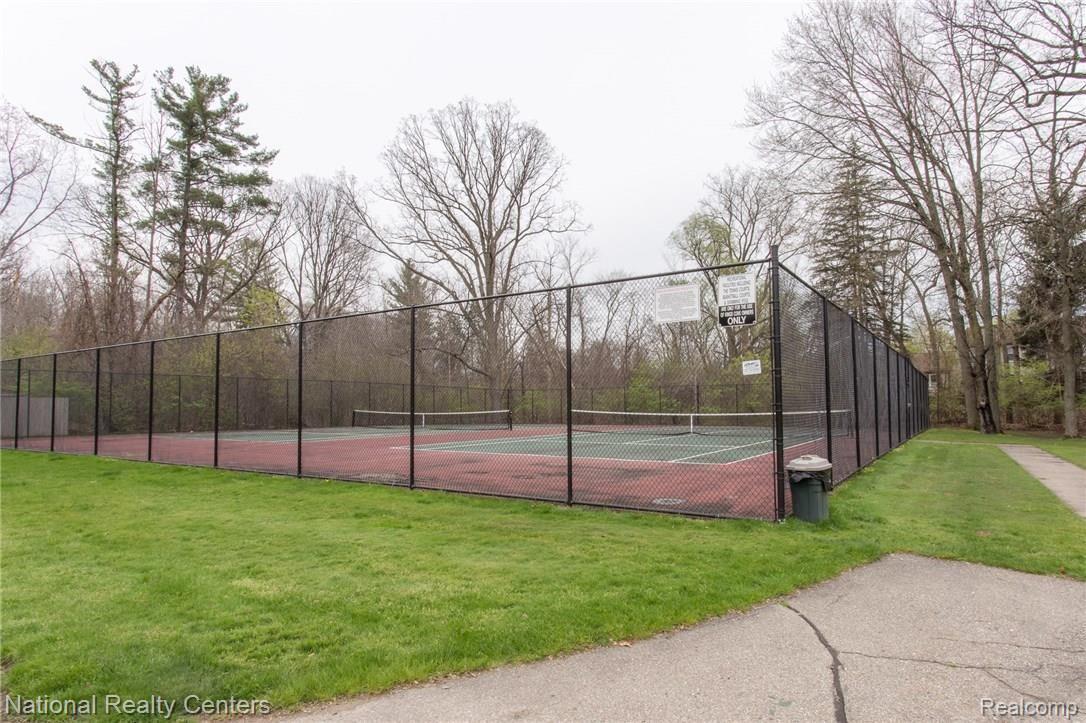 1418 Crescent Lane, Unit 345 Rochester, MI 48306 - Photo 20 of 25 28.jpg