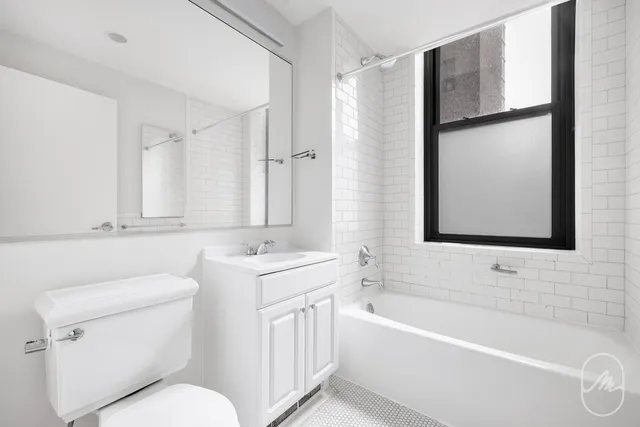 $3,950 | 15 Park Row, Unit 10E1 | Financial District