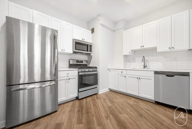 $3,950 | 15 Park Row, Unit 10E1 | Financial District