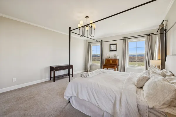 a view of a house with backyard