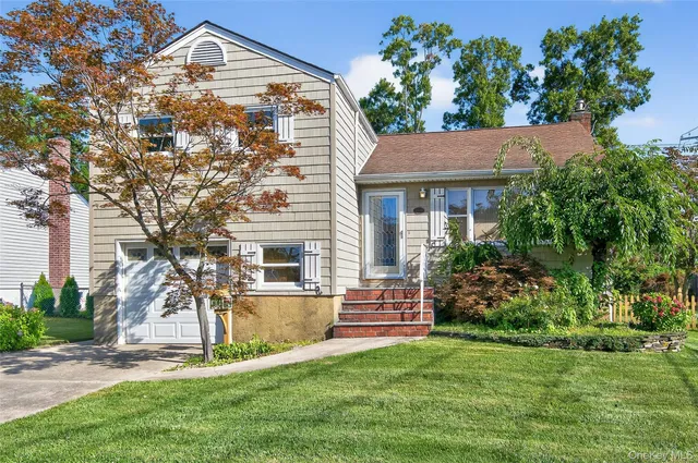 $670,000 | 4129 Duff Place, Seaford, NY 11783