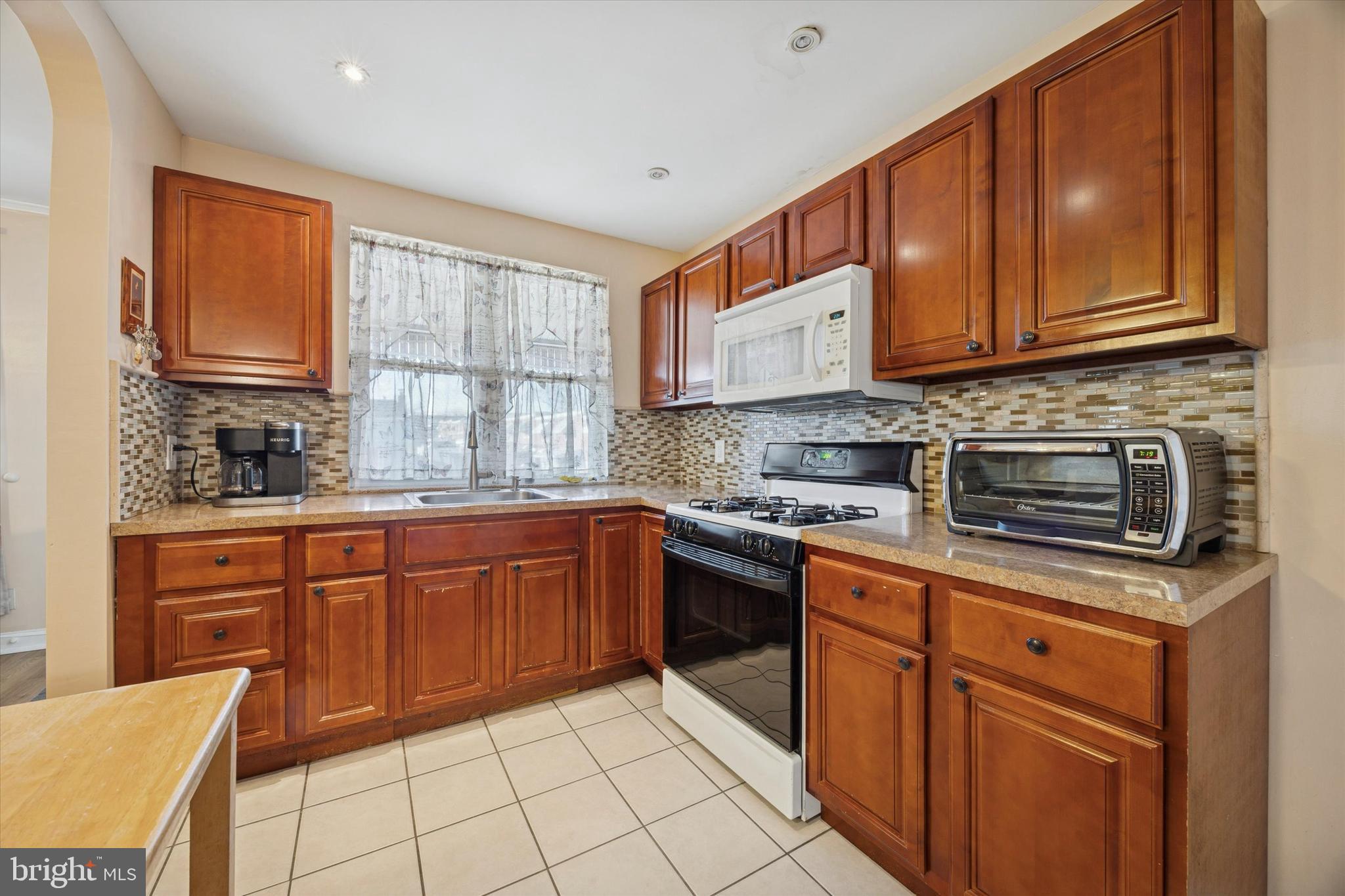 4337 J Street Philadelphia, PA 19124 - Photo 12 of 26