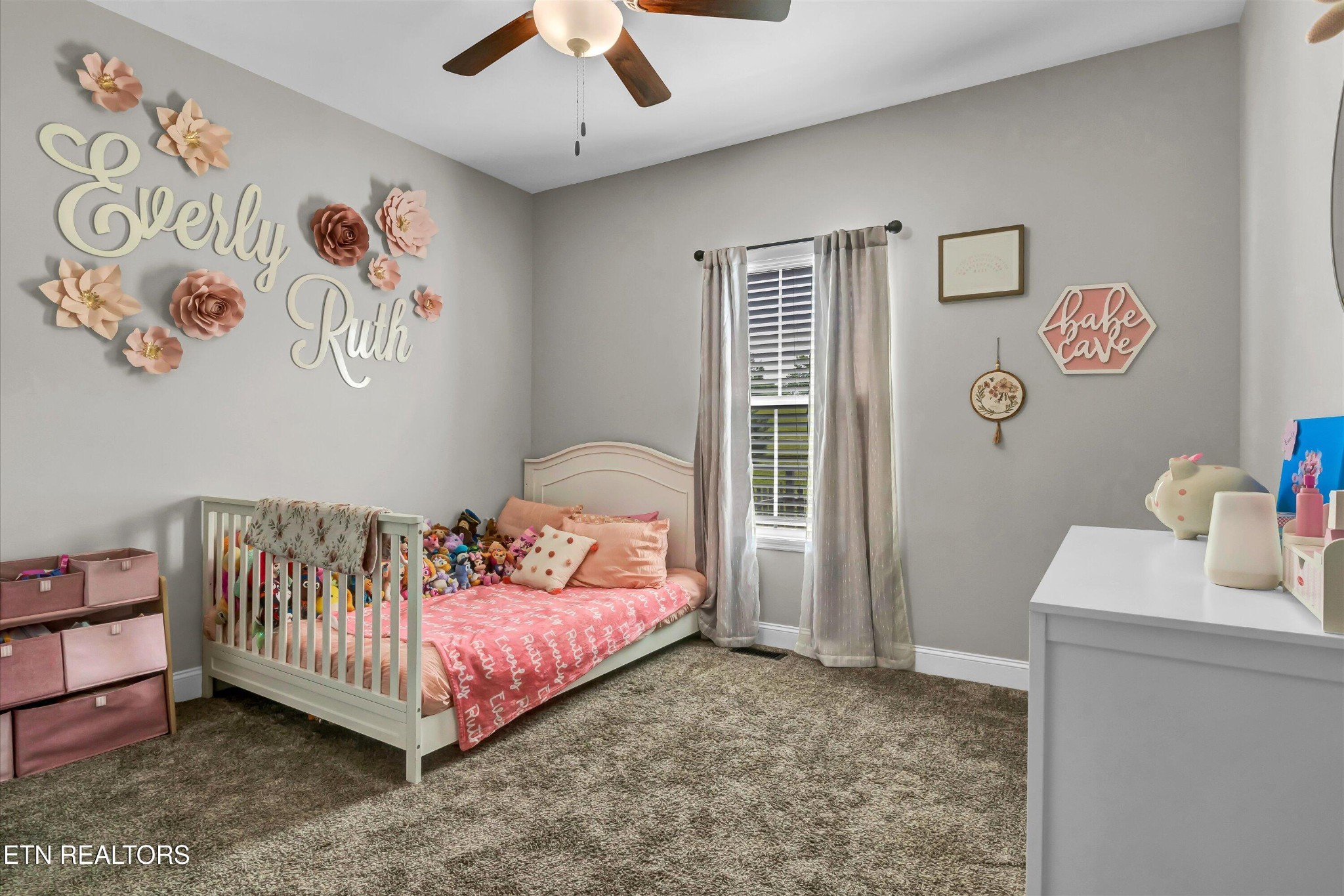 4806 Salem Road Greenback, TN 37742 - Photo 17 of 31 a bedroom with a bed and a table