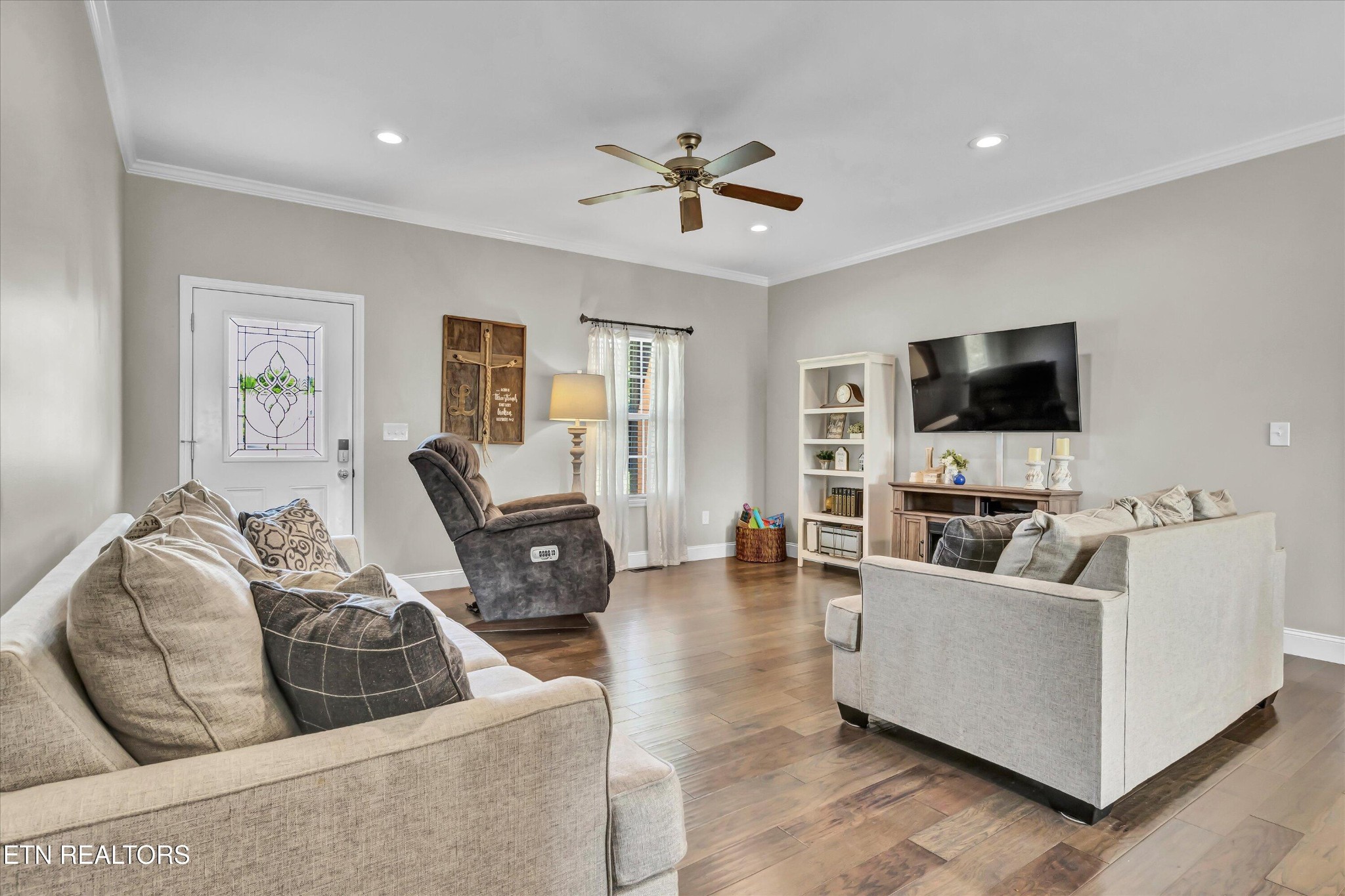 4806 Salem Road Greenback, TN 37742 - Photo 6 of 31 a living room with furniture and a flat screen tv