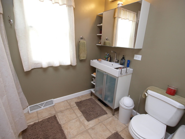 147 Julie Road Bolingbrook, IL 60440 - Photo 15 of 19