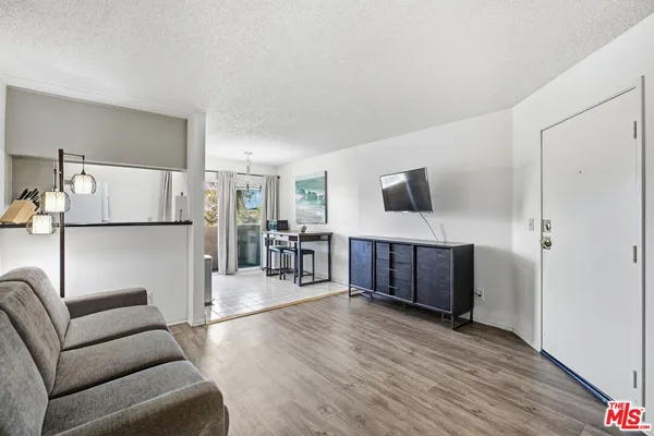 $1,800 | 3600 Bagley Avenue, Unit 209, Los Angeles, CA 90034