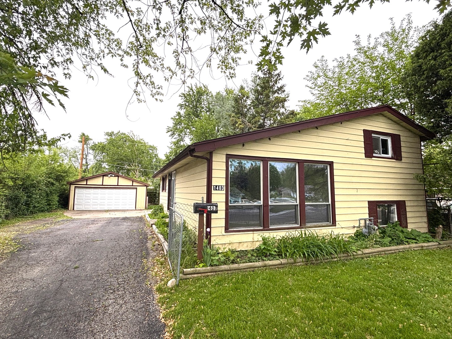 1403 Kings Road Carpentersville, IL 60110 - Photo 1 of 12 Gallery Image 1
