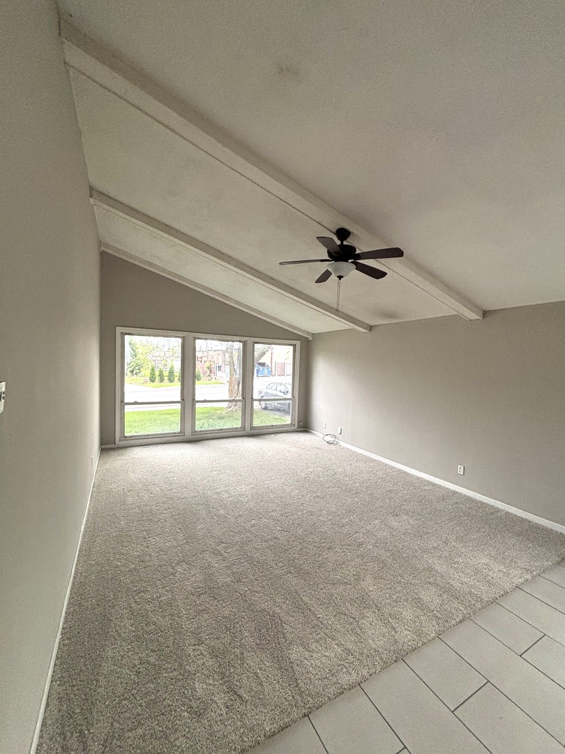 1403 Kings Road Carpentersville, IL 60110 - Photo 2 of 12 Gallery Image 2