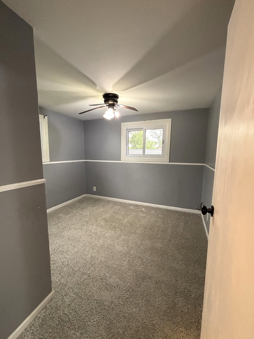 1403 Kings Road Carpentersville, IL 60110 - Photo 6 of 12 Gallery Image 6