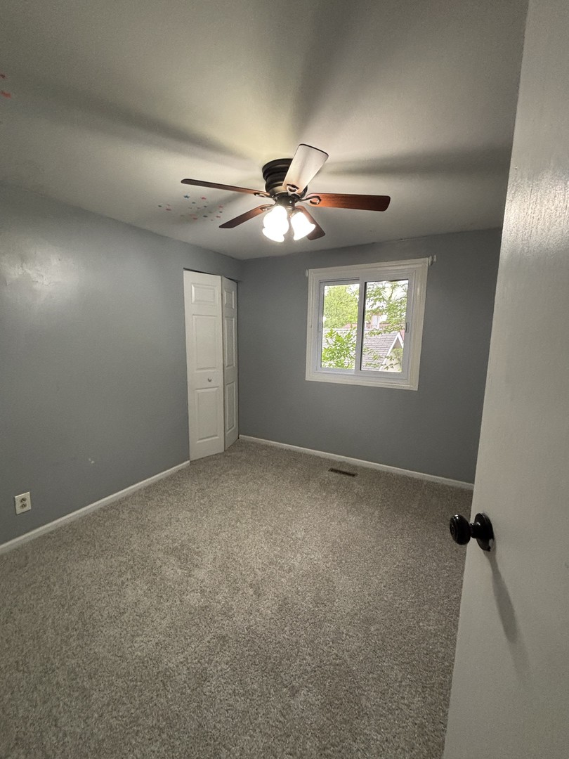 1403 Kings Road Carpentersville, IL 60110 - Photo 7 of 12 Gallery Image 7