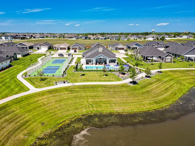 $929,900 | 6448 Sun Valley Boulevard, Horace, ND 58047