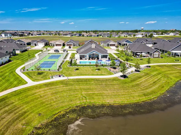 $929,900 | 6448 Sun Valley Boulevard, Horace, ND 58047