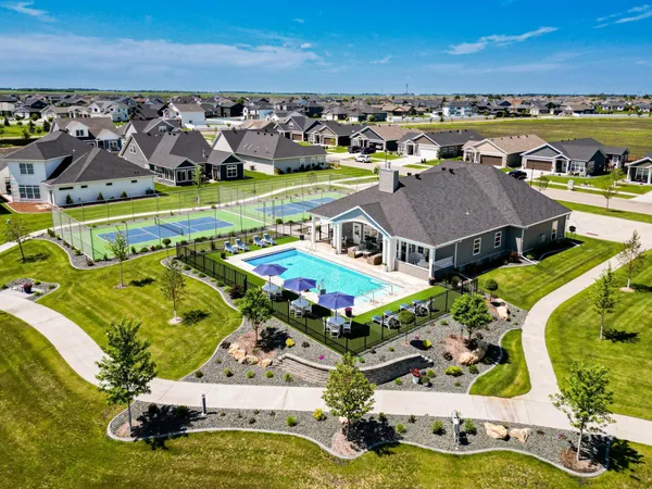 $929,900 | 6448 Sun Valley Boulevard, Horace, ND 58047