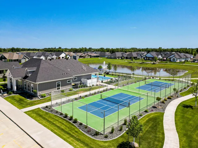 $929,900 | 6448 Sun Valley Boulevard, Horace, ND 58047