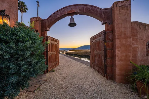 $7,995,000 | 6614 Lakeville Highway, Petaluma, CA 94954