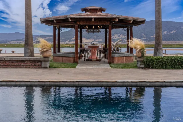 $7,995,000 | 6614 Lakeville Highway, Petaluma, CA 94954