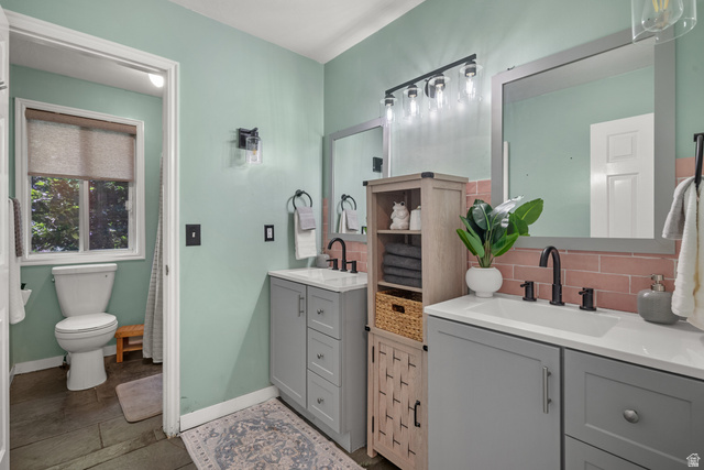 1726 Wasatch Boulevard Sandy, UT 84092 - Photo 21 of 38 Hall bathroom