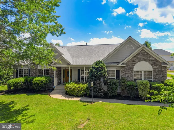 $749,900 | 700 Fox Chase Street, Warrenton, VA 20186