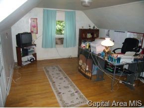 2025 Cherry Road Springfield, IL 62704 - Photo 9 of 10