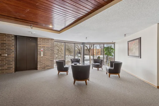 $205,000 | 10 Windsor Court, Unit 311, New Brighton, MN 55112