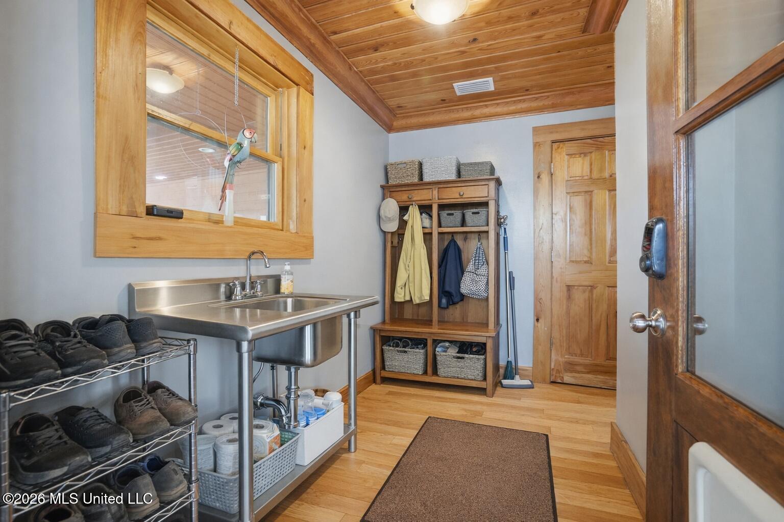 24203 Bilbo Road Vancleave, MS 39565 - Photo 37 of 37 mud room area