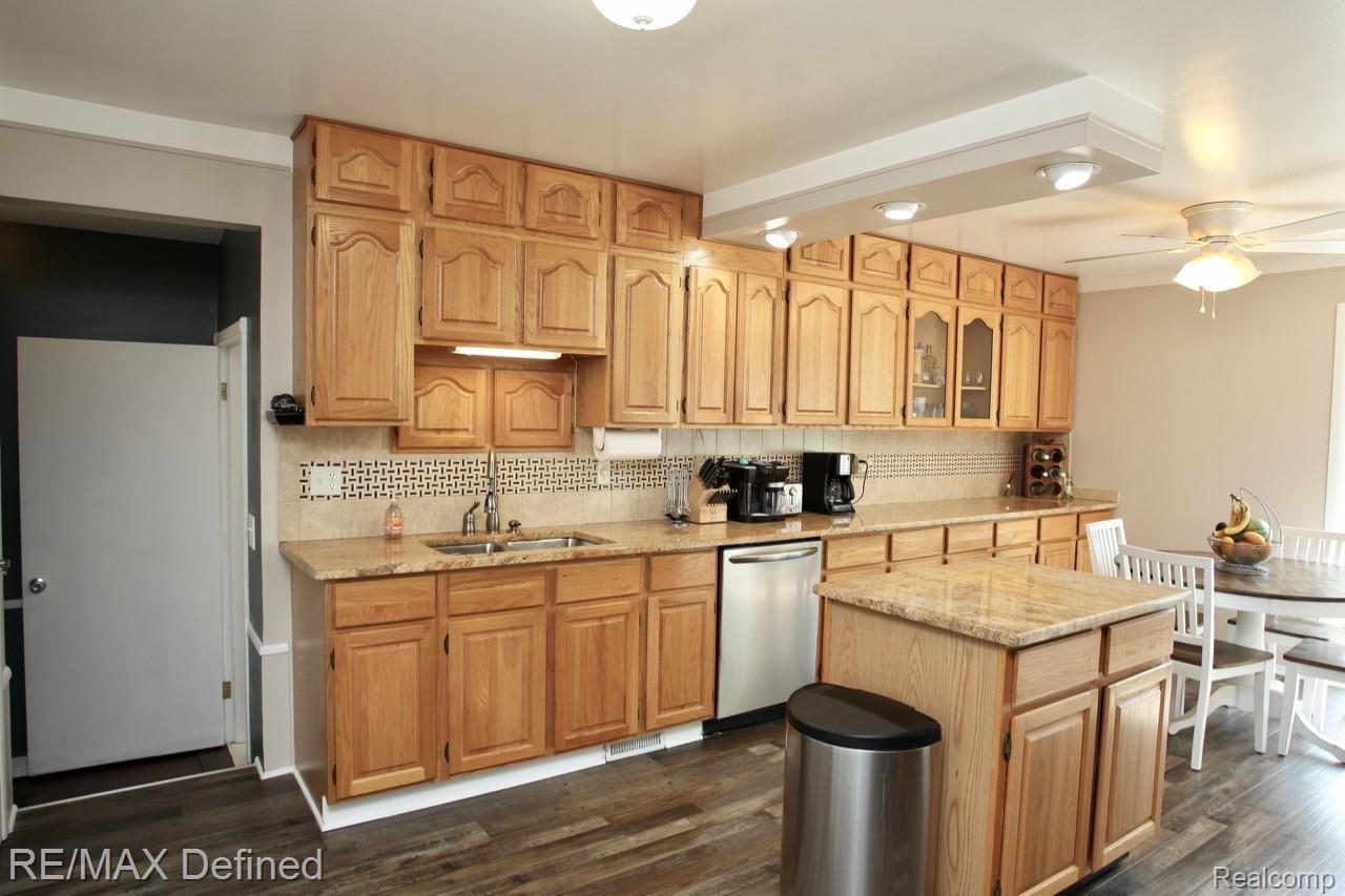 50737 Parsons Drive Utica, MI 48317 - Photo 20 of 26 AJ5E3890.jpg